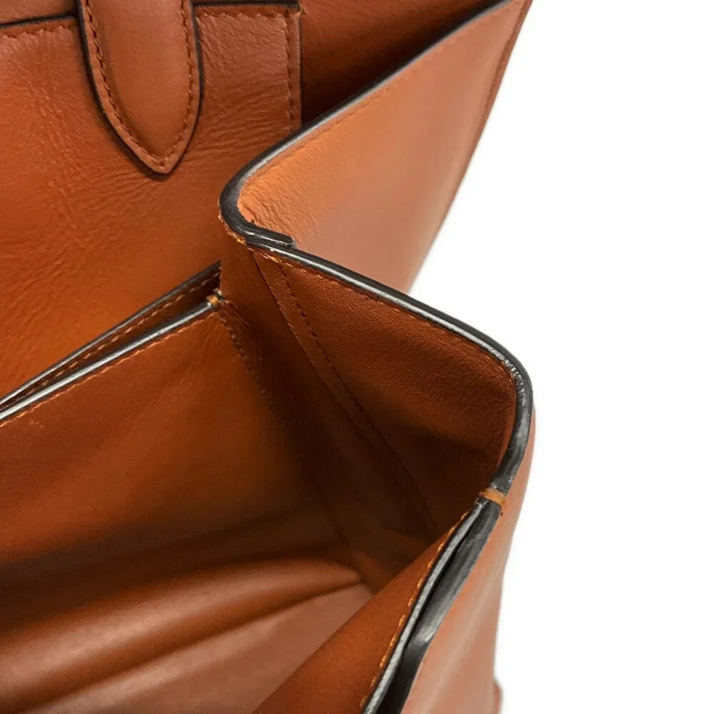 Salvatore Ferragamo Gancini Handbag 210400